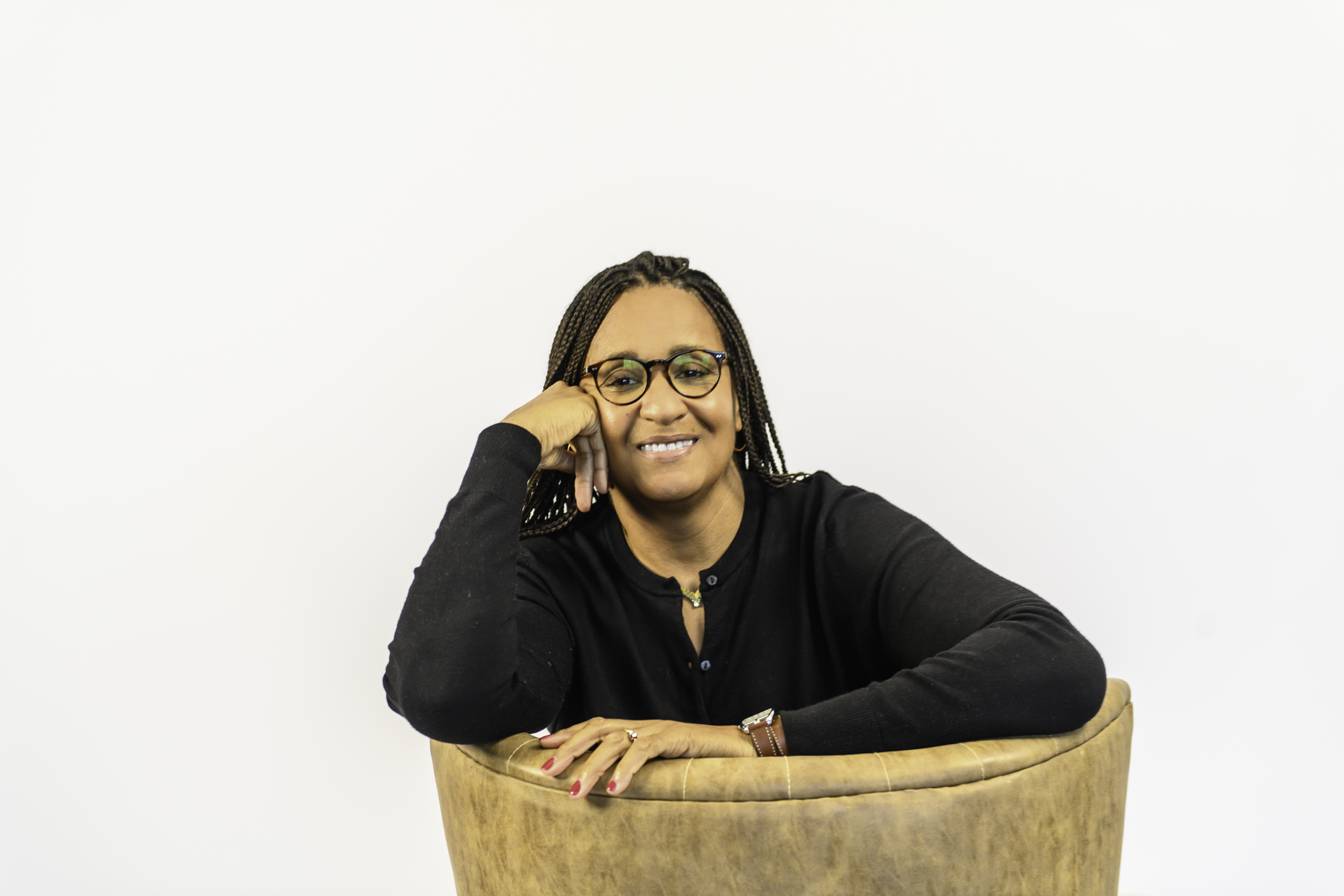 France André, coach pour mamans d'adolescents, souriante